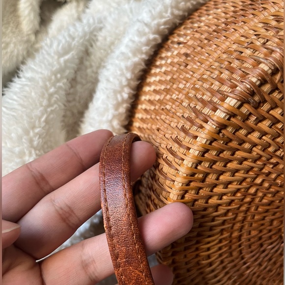 Round Ratan Bag - Picture 3 of 5